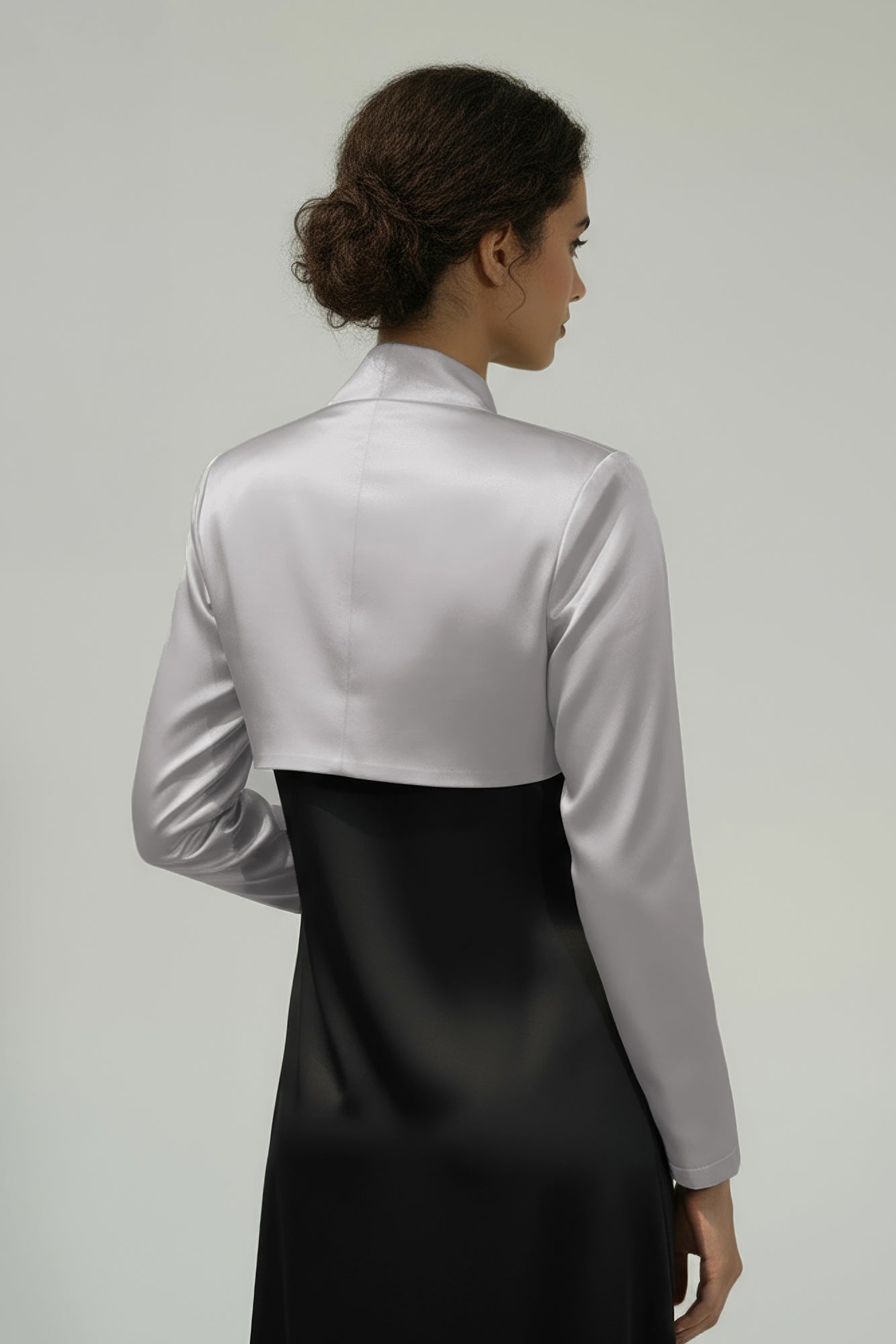 Bolero Tavolino Rotondo Piedistallo U428 – Top In Frassino E Alluminio, 60 Cm – Uso Interno/Esterno, Colore Argento